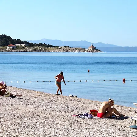 Triple 6778a Makarska