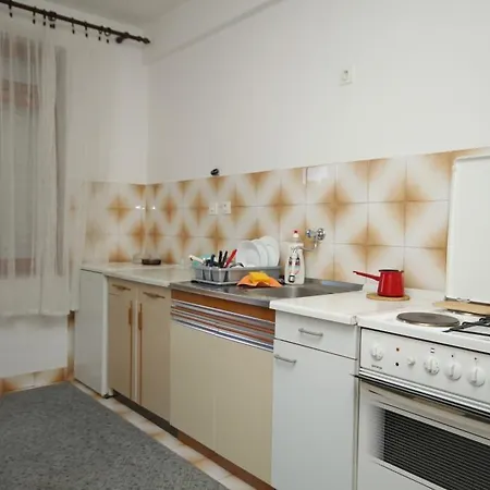 Triple 6778a Gostinjska kuća Makarska